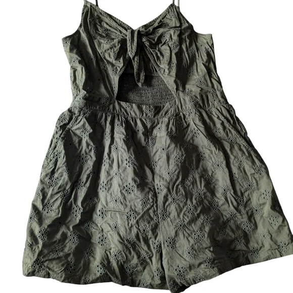 Aerie Eyelet Romper, Green. Size M. - Picture 4 of 9